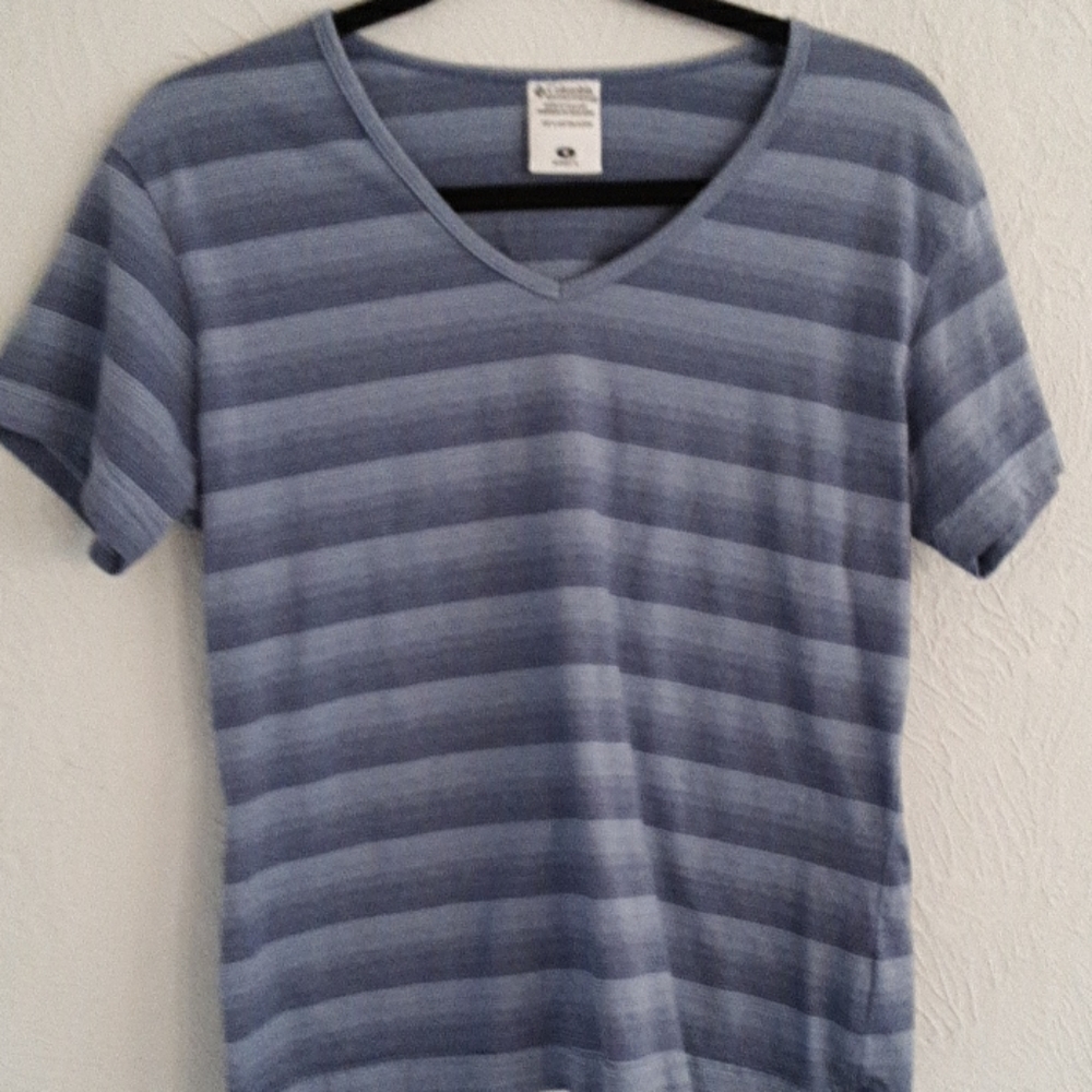 Columbia Sportswear company tee size medium